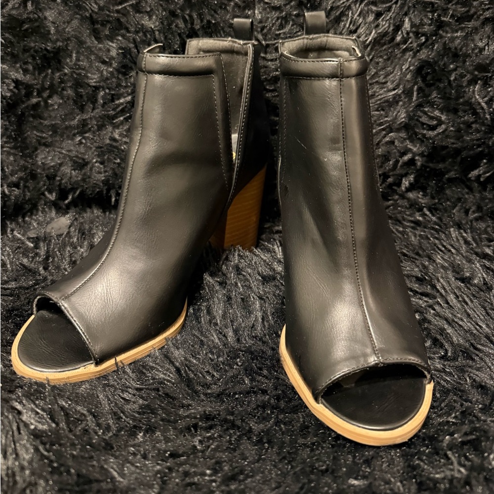 Qupid Black Peep-Toe Heeled Boots